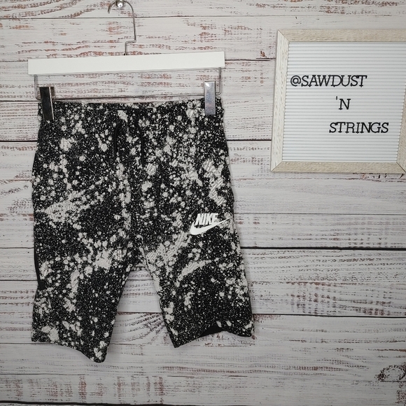 NIKE Boys Splatter Shorts Size L - Picture 1 of 10